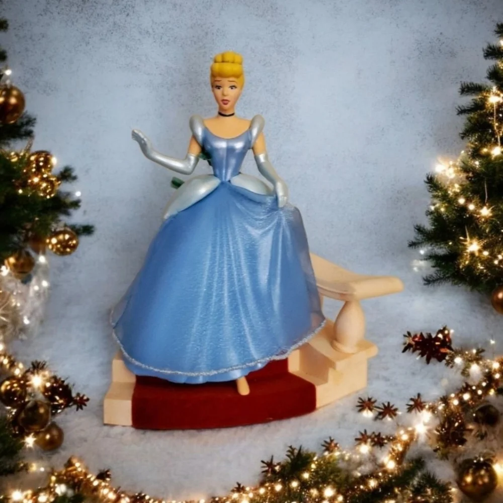 Hallmark Disney Cinderella 2007 Ornament - Picture 9 of 9
